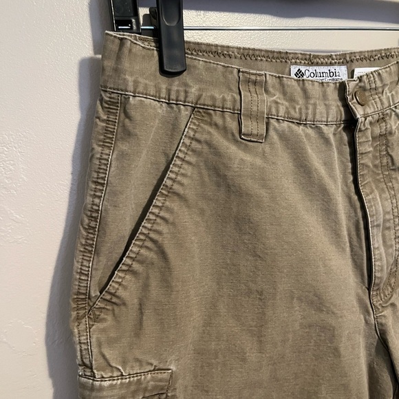 Columbia Tan Cargo Shorts with Relaxed Fit - Picture 5 of 10